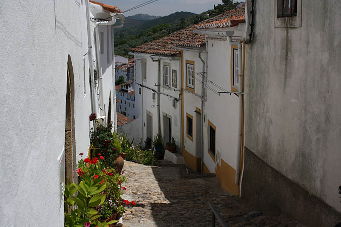 Portugal - In portugiesischen Kleinstädten kommt man oft nur zu Fuß weiter
