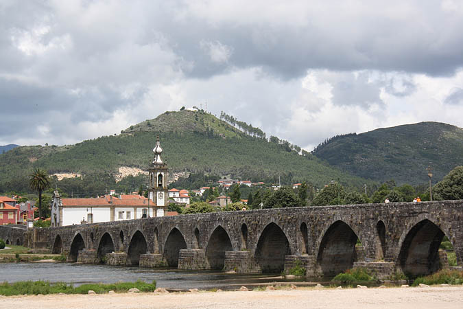 Portugal - Die alte Brücke in Ponte de Lima