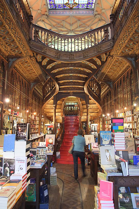 Portugal - Lello Irmao in porto ist eine wunderbare alte Buchhandlung 