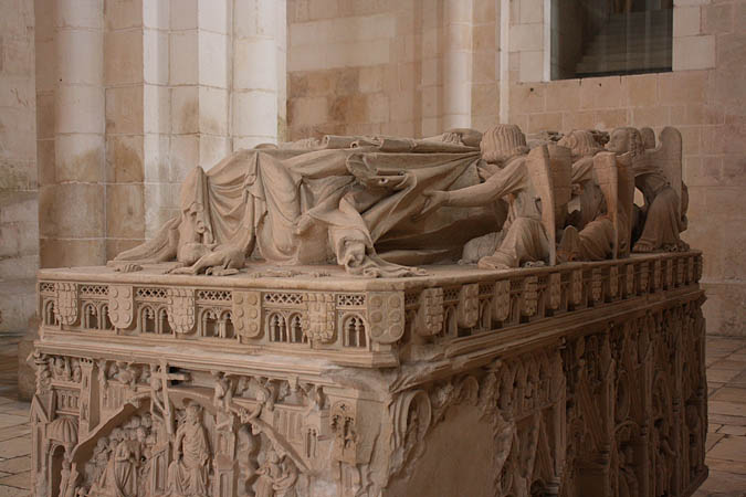 Portugal - Pilgerstätte für Liebende: Die Grabmäler von König Pedro und seiner Inês