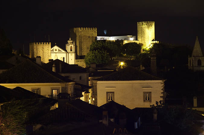 Portugal - Die Burg von Óbidos bei Nacht