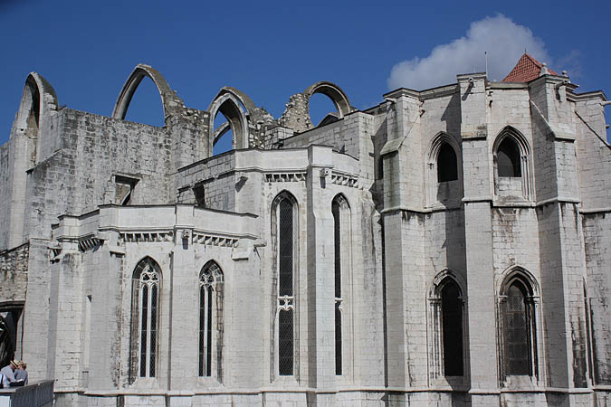 Portugal - Die Igreja do Carmo wurde 1755 durch das Erdbeben zur Ruine 