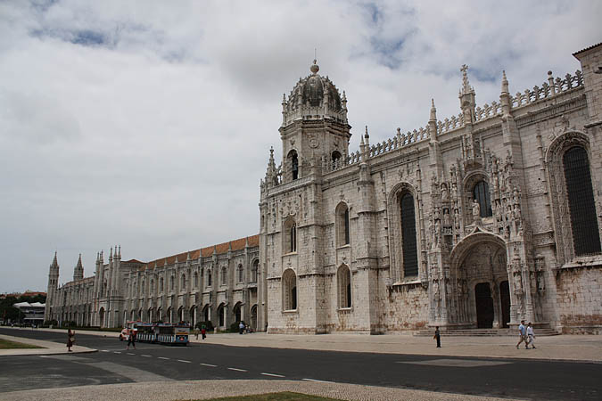 Portugal - Jerónimos-Kloster in Belém, dessen Grundsteinlegung im Jahre 1500 stattfand